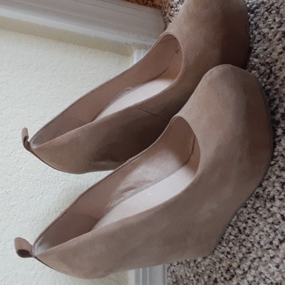 Tan wedge heels - Picture 3 of 4